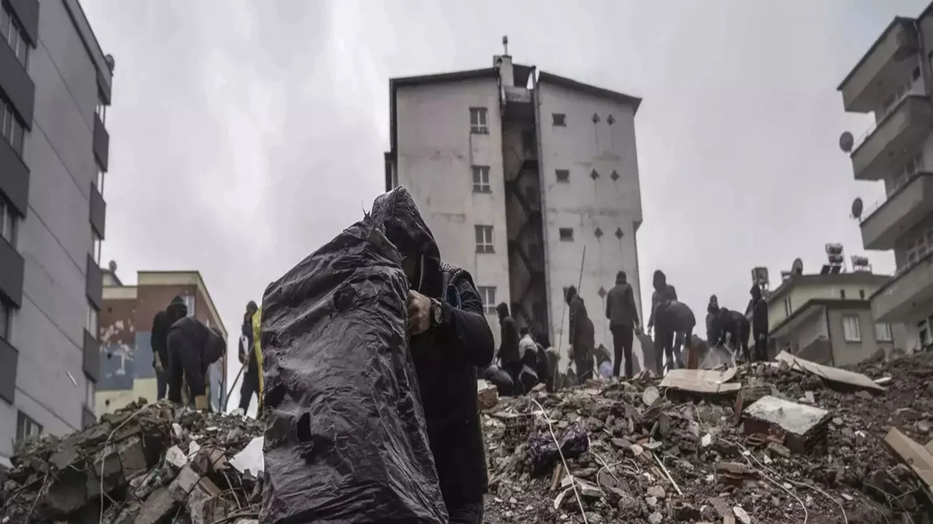 Tragic Building Collapse In Turkey Claims Two Lives, Renewing Concerns Over Safety