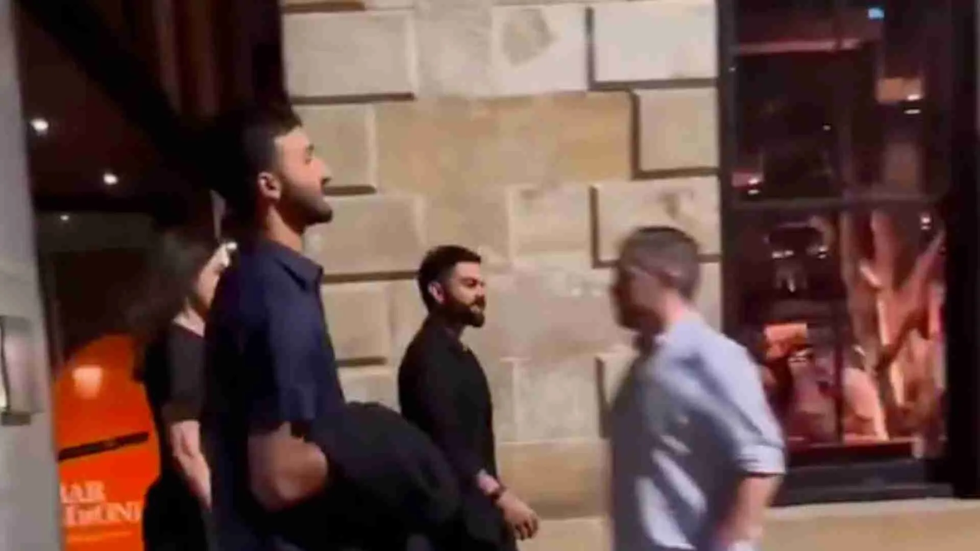 Virat Kohli And Anushka Sharma Welcome 2025 In Style: Sydney Streets Witness Their Romance | WATCH