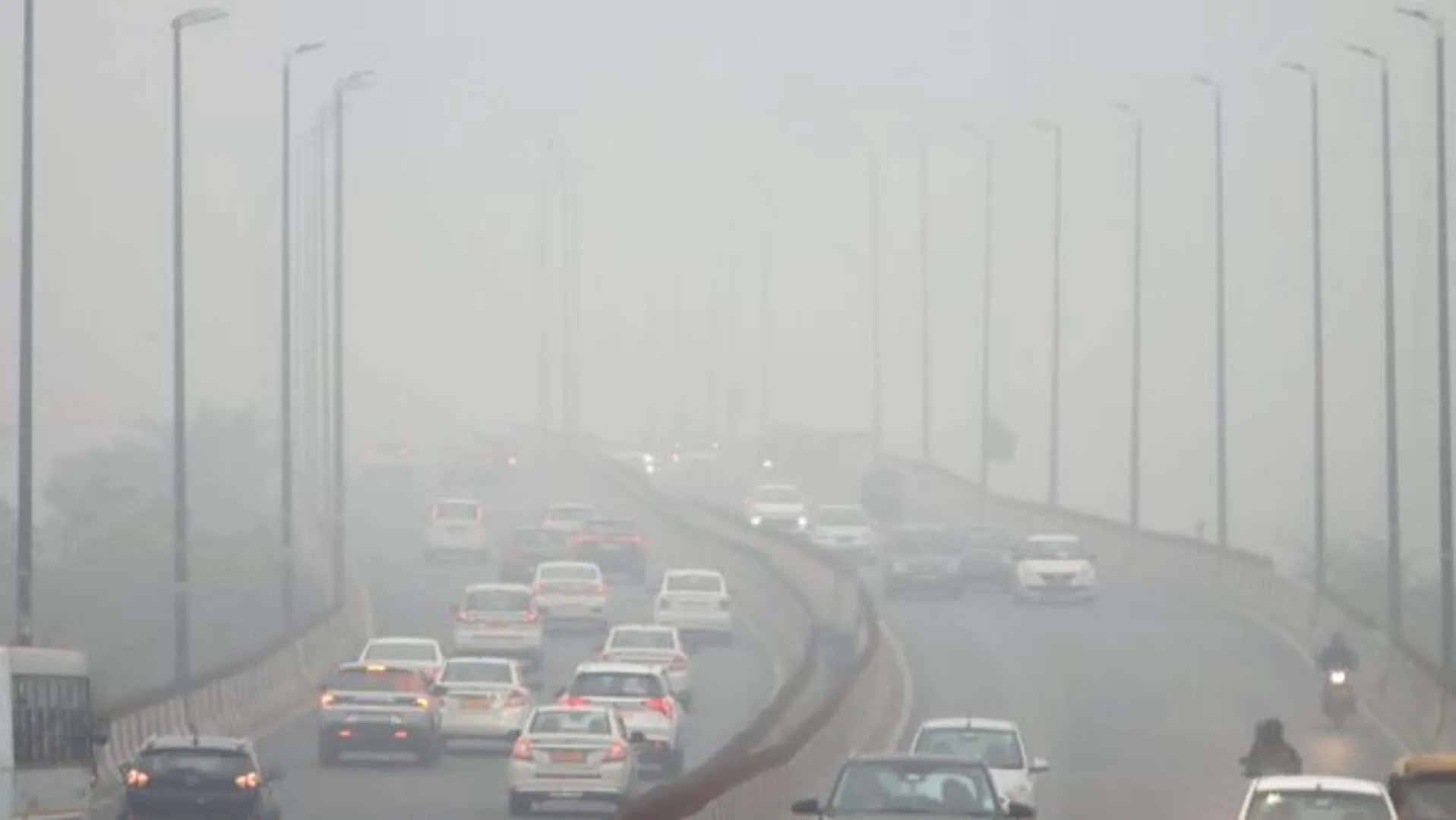 Delhi Shrouded in Dense Fog as Cold Wave Tightens Its Grip