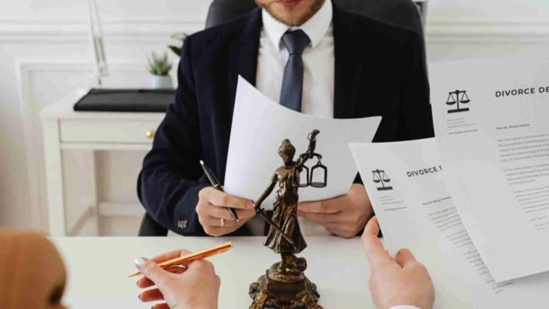 32-Year-Old Top Lawyer Earns Rs 7 Crore, Drops “F* Off” To Boss And Quits Immediately!