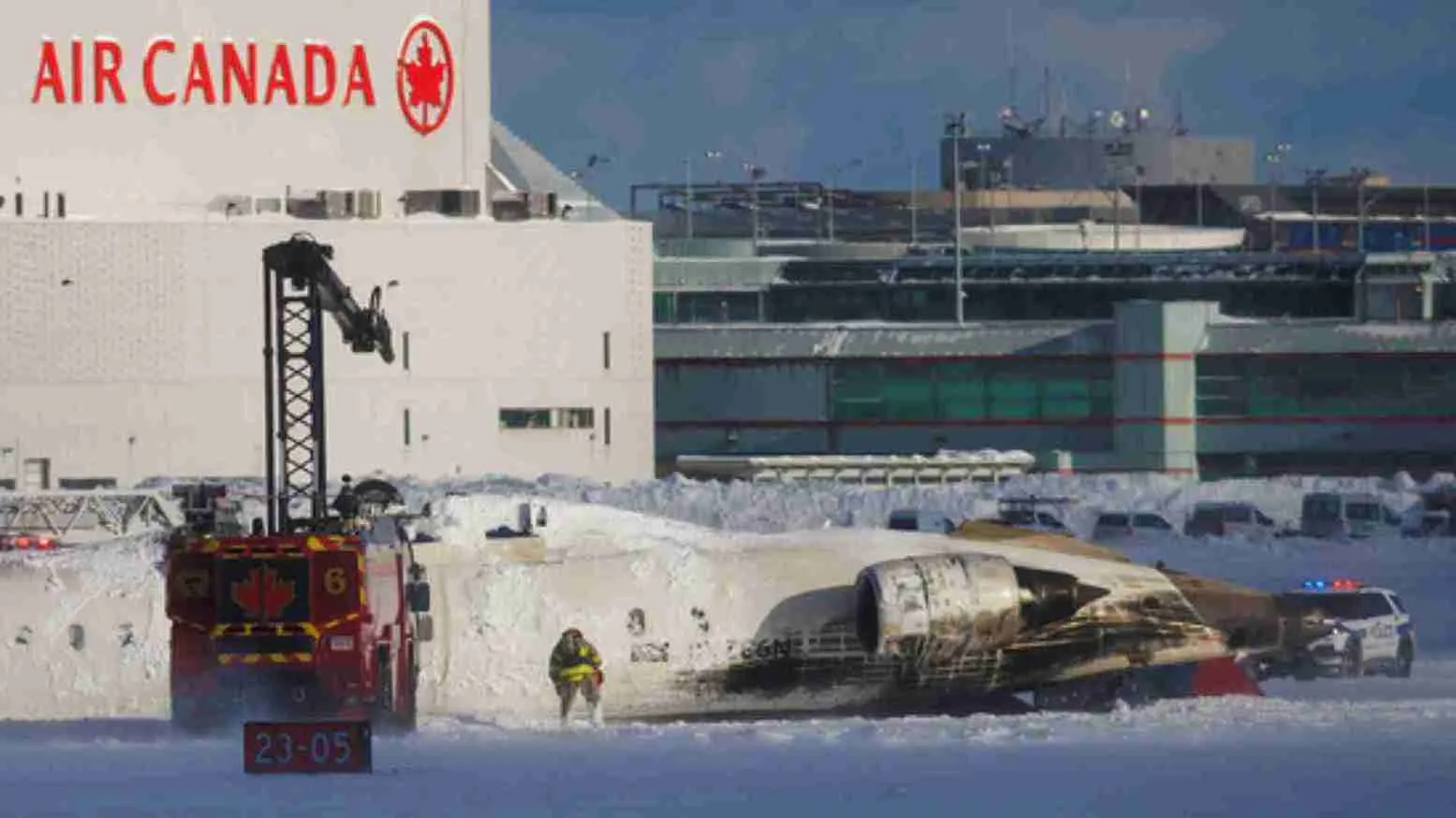 Delta Airlines Jet ‘Turns Upside Down!’ In Toronto Crash, Survivor ‘Just Crashed’ Chaos | WATCH