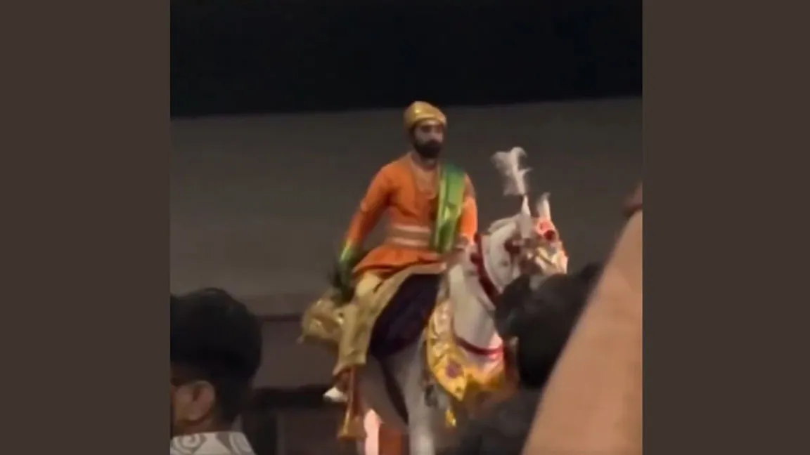 Fan Arrives on Horseback at Chhaava Screening, Internet Can’t Stop Reacting | Watch