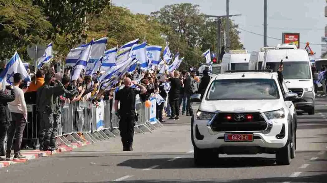 Hamas Hands Over 4 Hostage Bodies As Israel Frees Hundreds Of Prisoners!