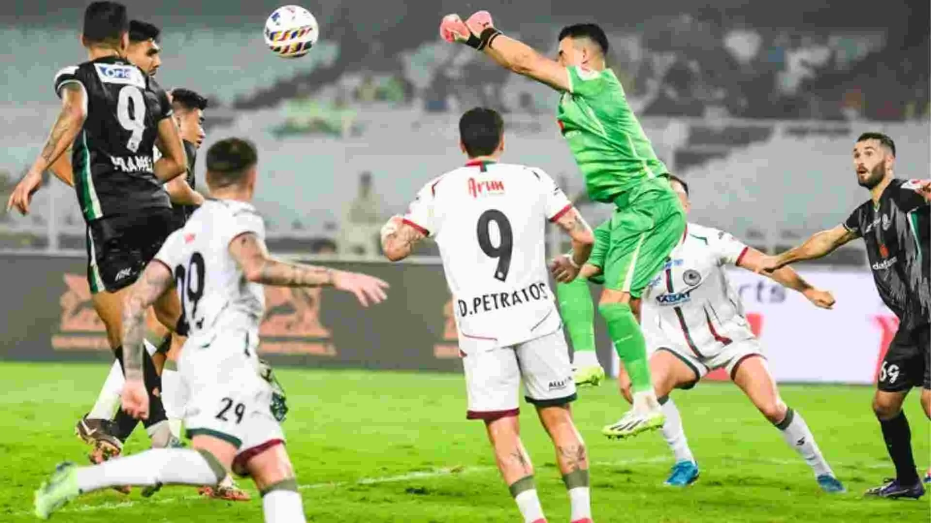Indian Super League 2024-25: Mohun Bagan Super Giant Thrashes Mohammedan SC 4-0, Extends Lead at the Top