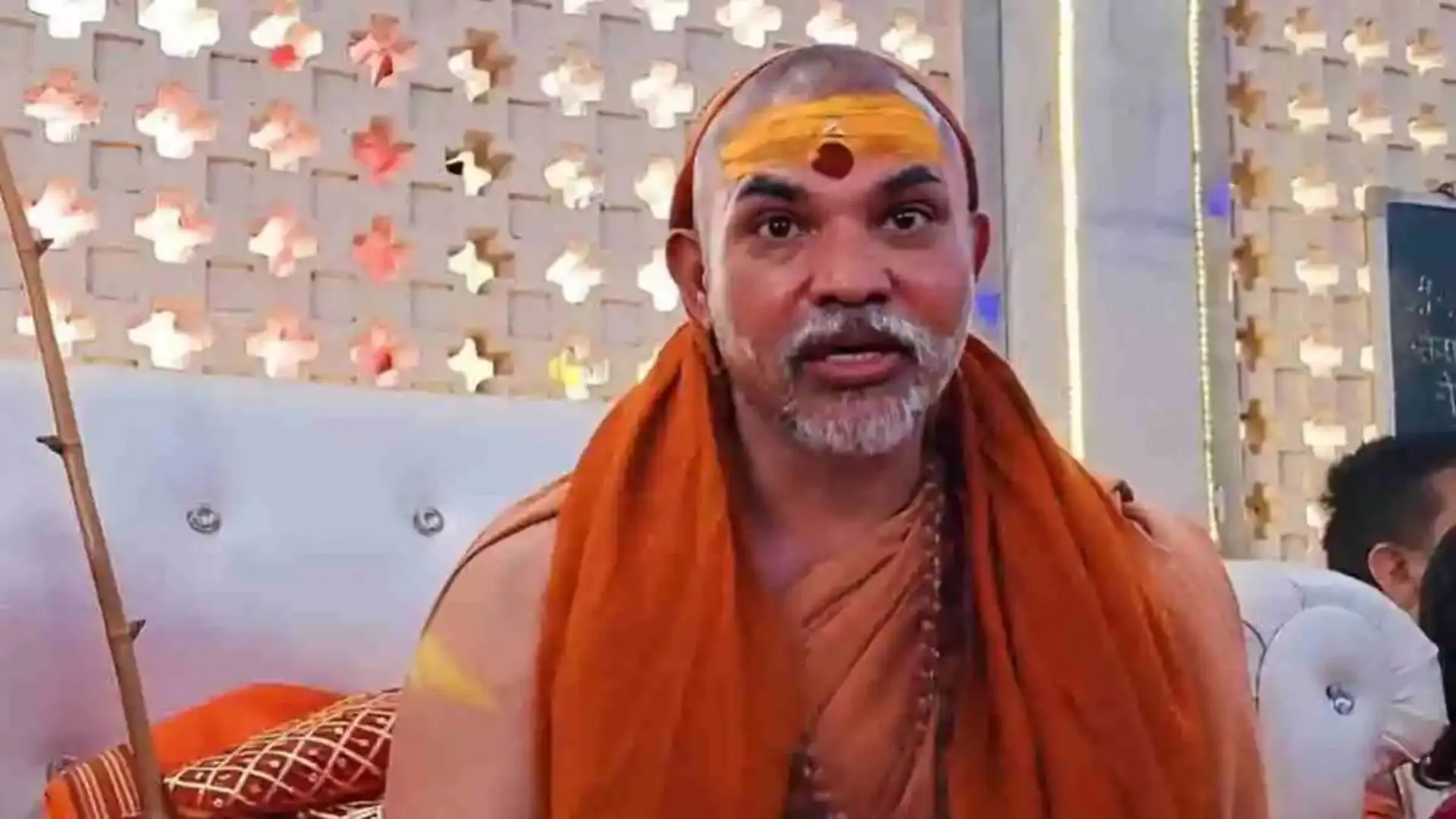 Shankaracharya Praises Adani Family’s Contributions at Mahakumbh