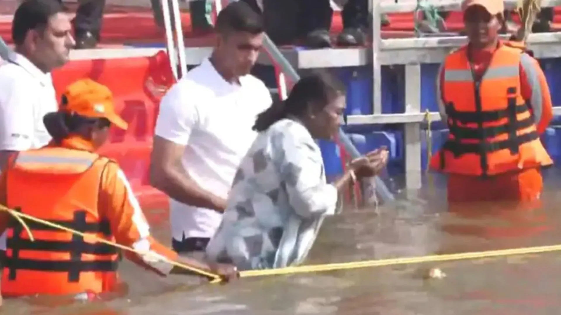 Mahakumbh 2025: President Murmu took Holy Dip in Triveni Sangam