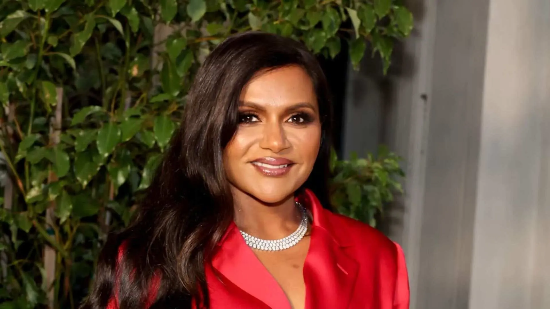 Mindy Kaling Wears Rs. 71.7 crore Necklace on Hollywood Walk of Fame