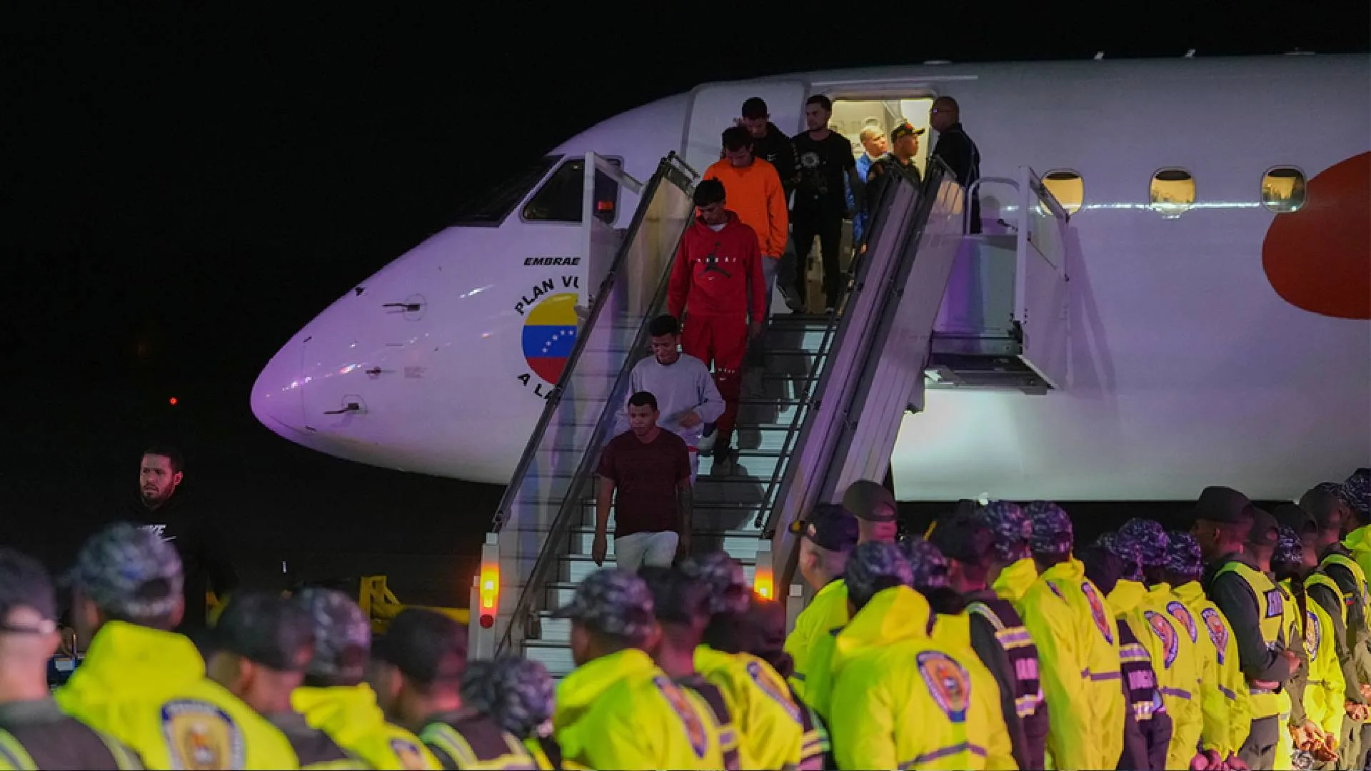Venezuelan Plane Return with 200 Deports Migrants from U.S.