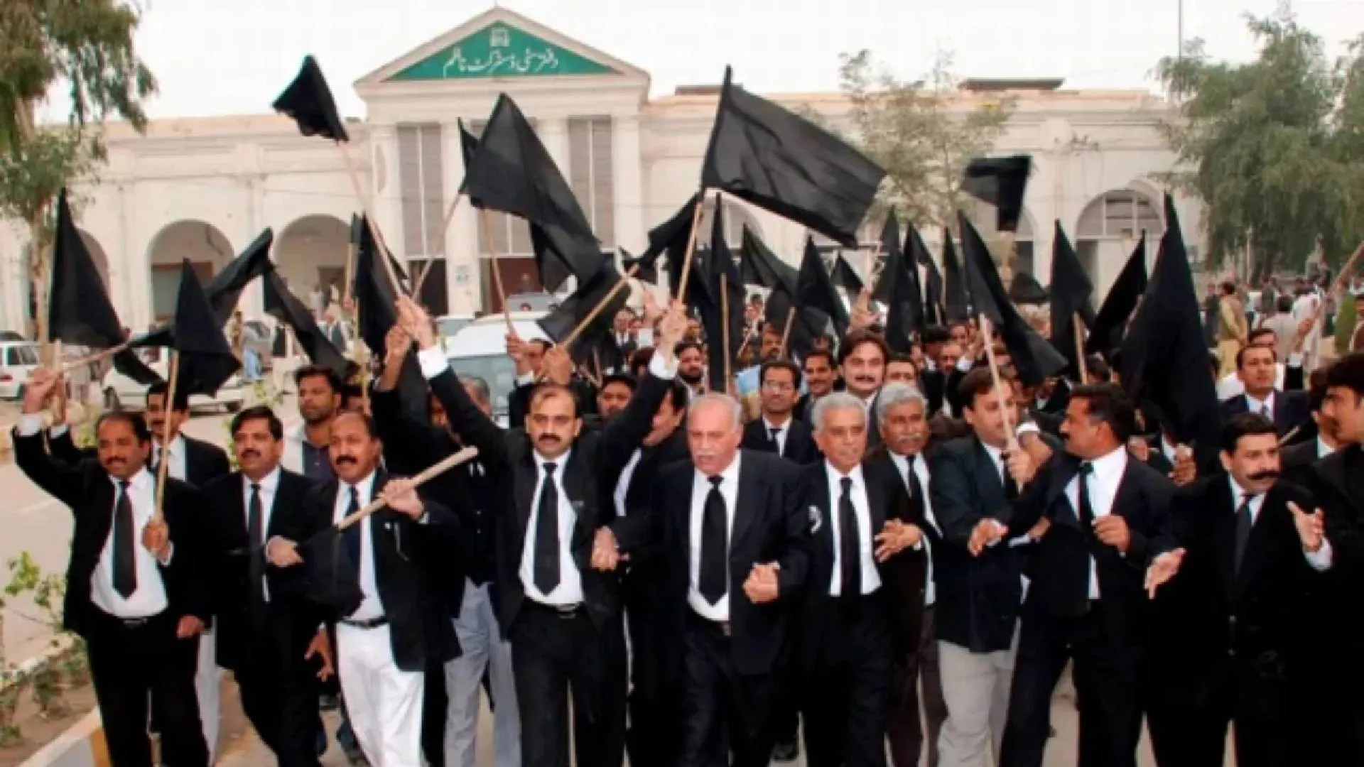 Protests Erupt in Pakistan as PTI Opposes Judges’ Appointment, New Law