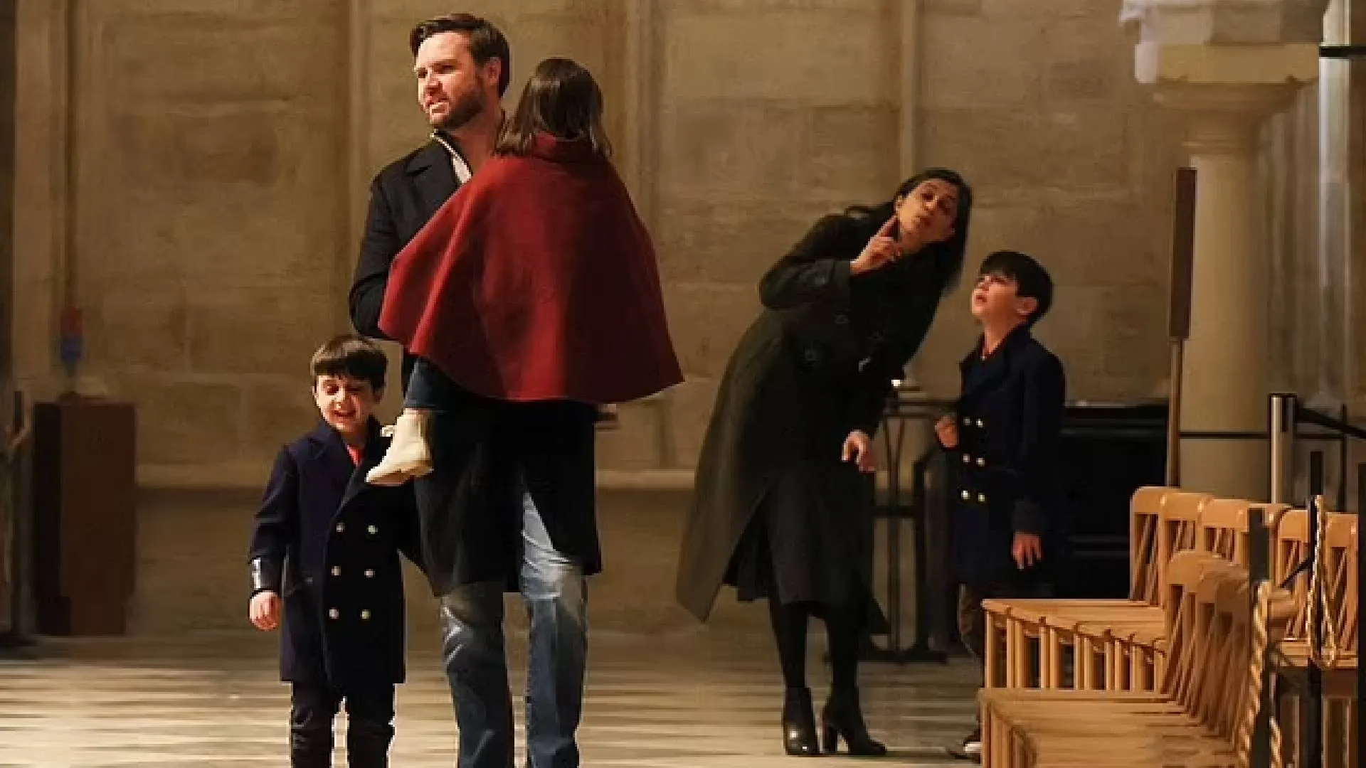 JD Vance Visits Notre-Dame With Family After Pope Criticizes Trump’s Deportation Plan | Watch