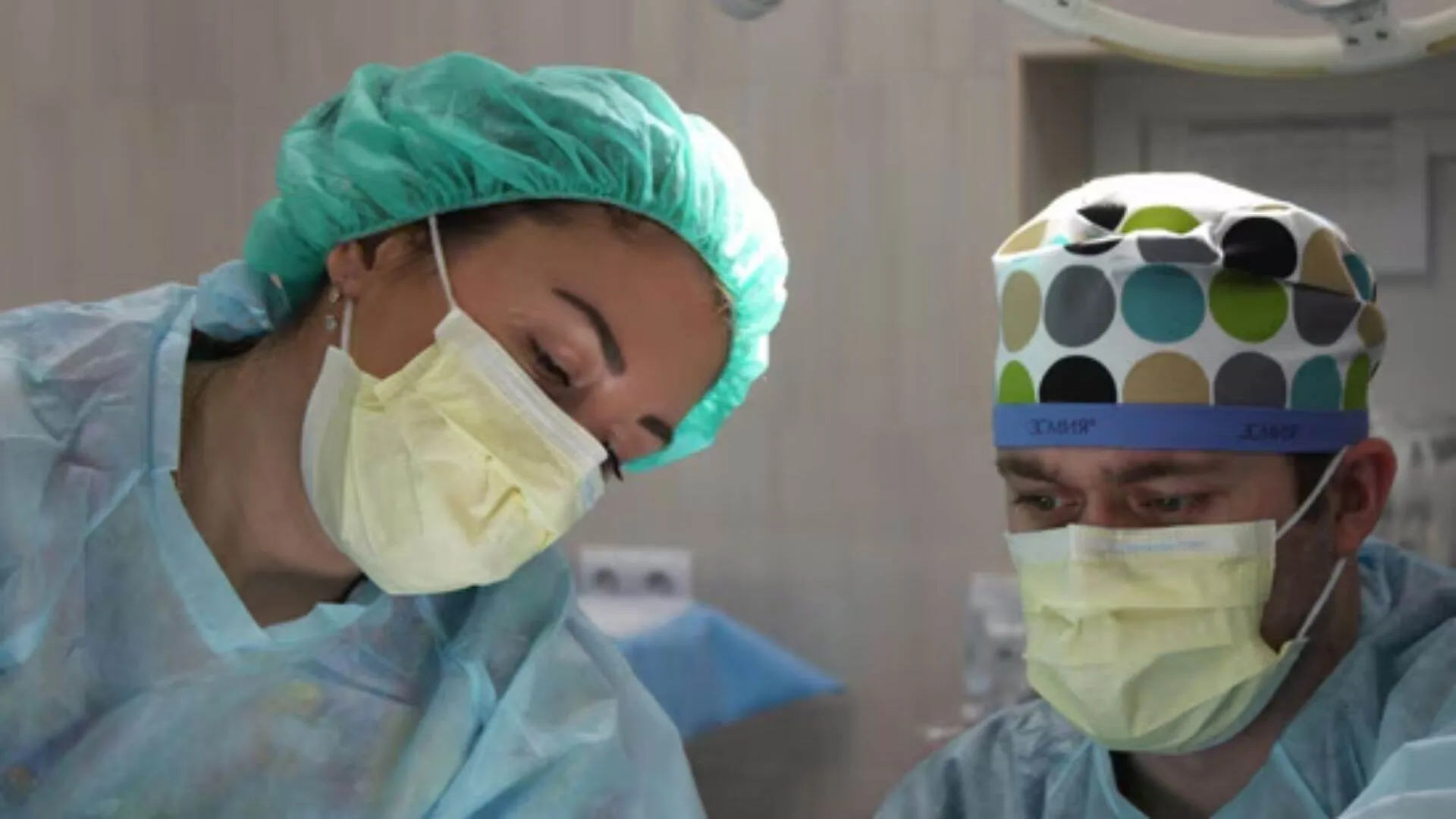 New York Women Opt for ‘Vampire’ Breast Lifts and Non-Surgical Enhancements
