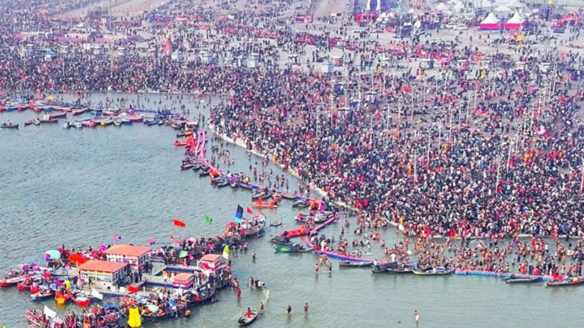 Pakistani Hindus Visit Maha Kumbh, Celebrate Sanatan Dharma with a Sacred Dip in the Sangam