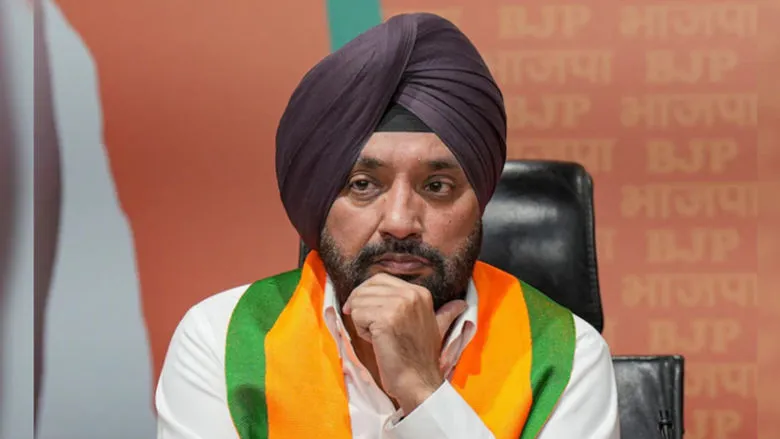 Arvinder Singh Lovely Sworn In as Delhi Assembly Opens, BJP Attacks AAP