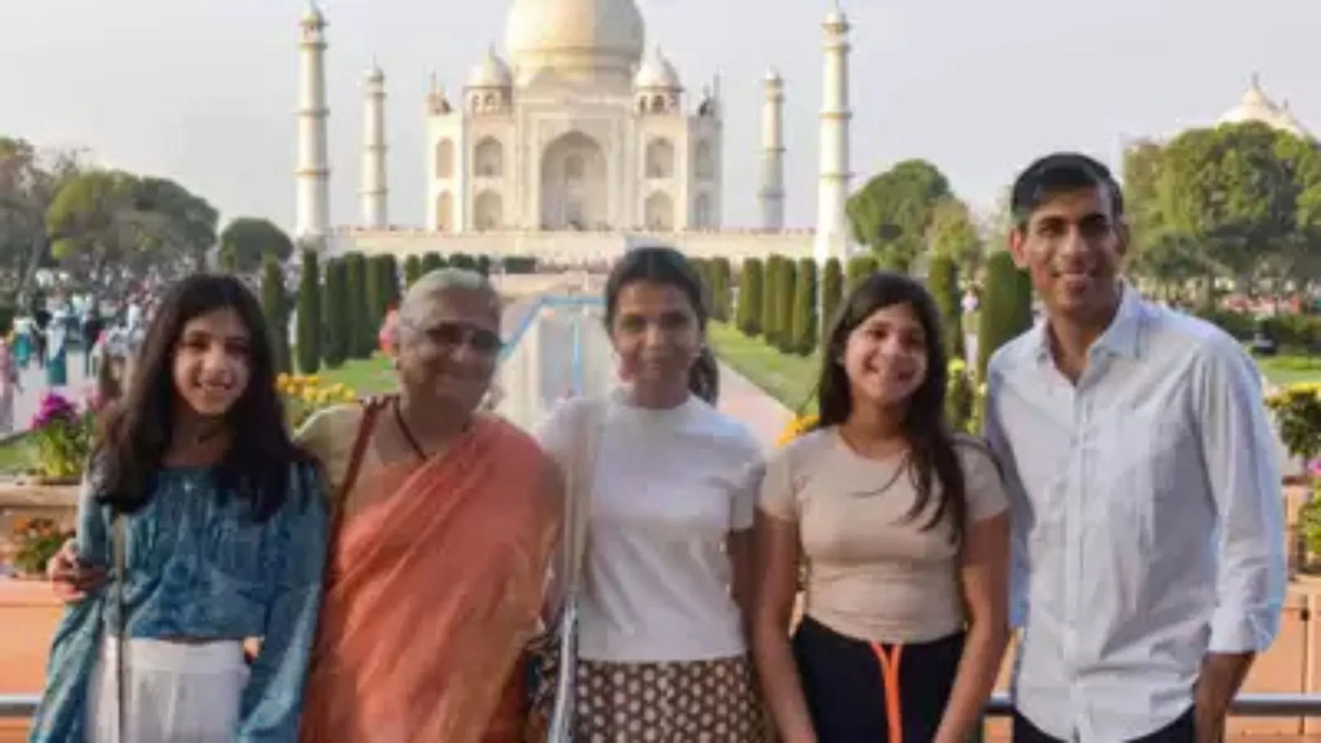 Former UK PM Rishi Sunak Tours Taj Mahal With Family | Watch