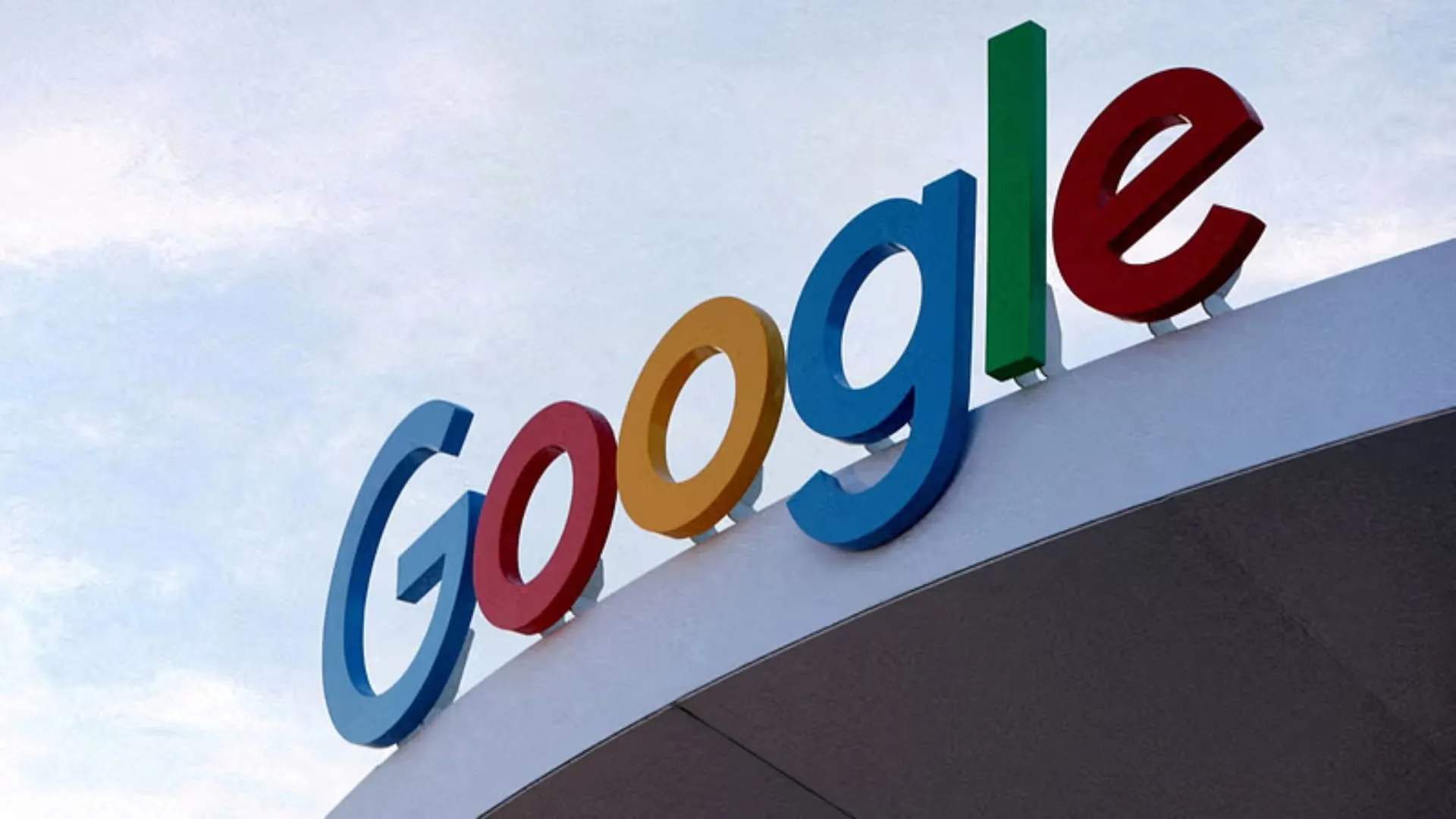 Russia Hits Google with Fine Over YouTube Videos on Soldier Surrender Tactics
