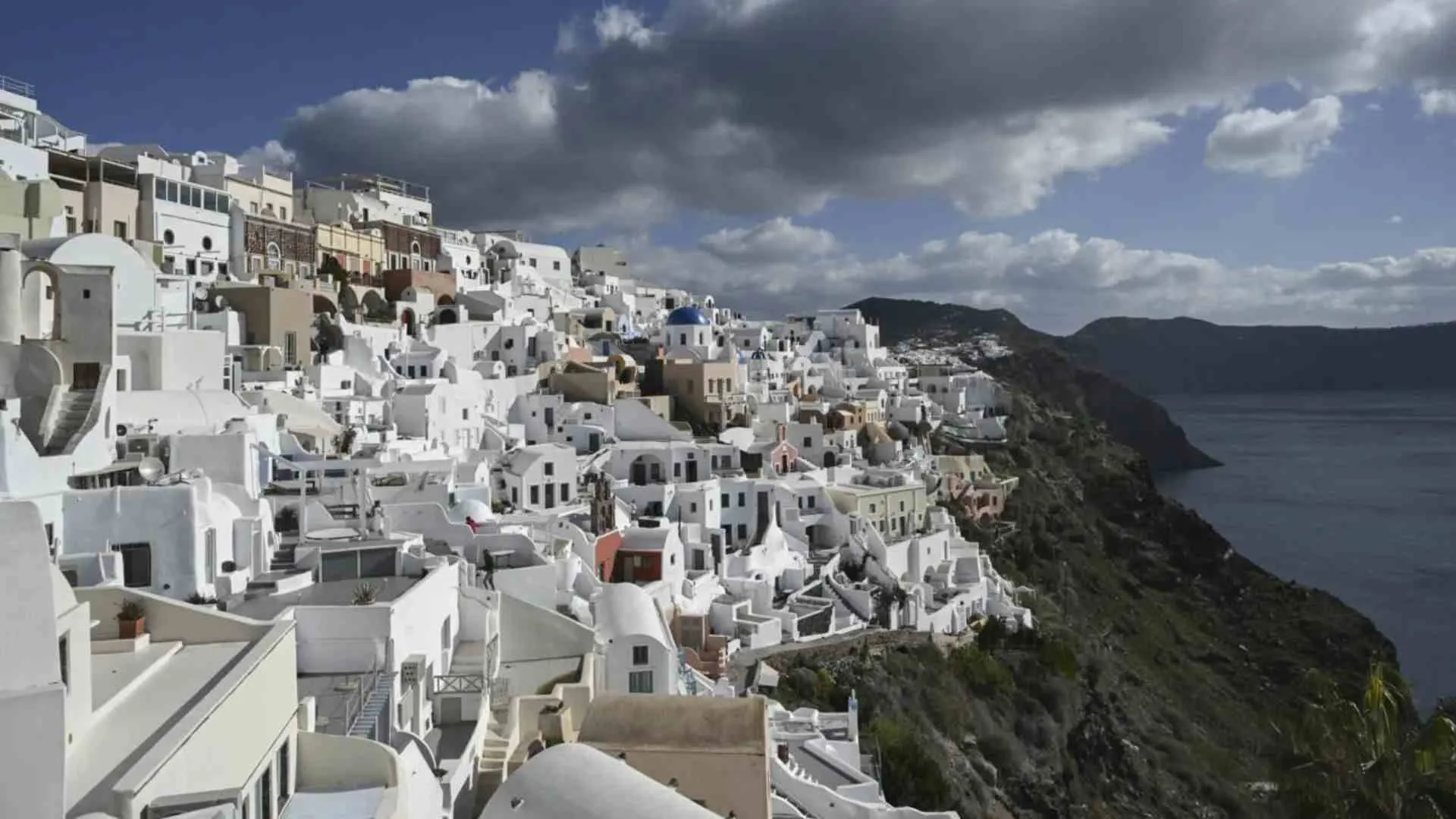 Greece on High Alert: Santorini Hit by Series of Earthquakes
