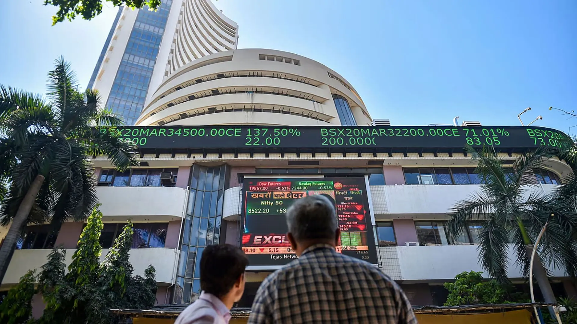 Sensex, Nifty Trade Cautiously Ahead of Nirmala Sitharaman’s 8th Budget Presentation