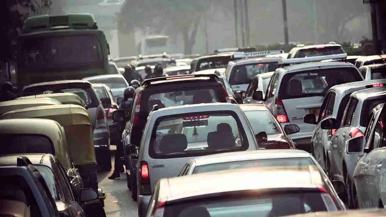 Shaadi On Hold? 18 Cars Trapped In Traffic Jam, Only 2 Reach Wedding In Prayagraj | WATCH!