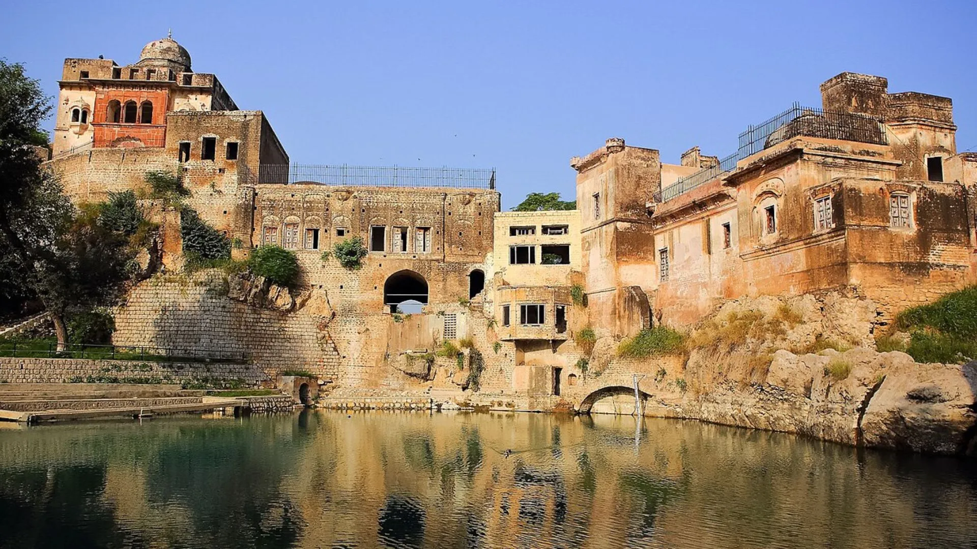 Pakistan Grants Visas to 154 Indian Pilgrims for Shree Katas Raj Temple Visit