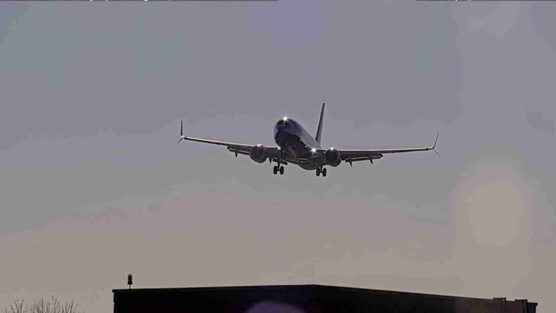 Southwest Flight’s Heart-Stopping Abort Landing At Chicago Midway! | WATCH