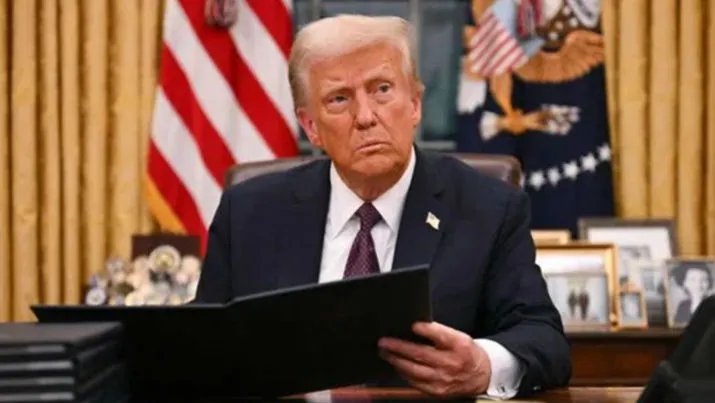 Trump Hints at Ukraine’s Future with Russia, Calls for Strategic Aid Deal