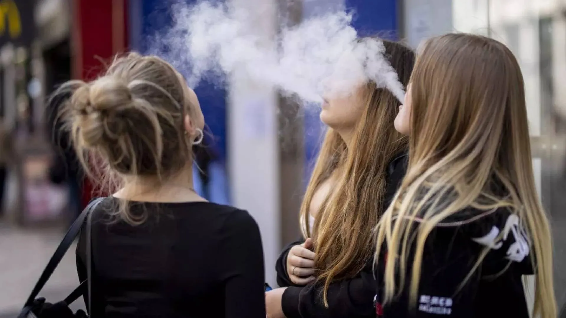 UK Government Rolls Out Influencer-Campaign to Reduce Youth Vaping