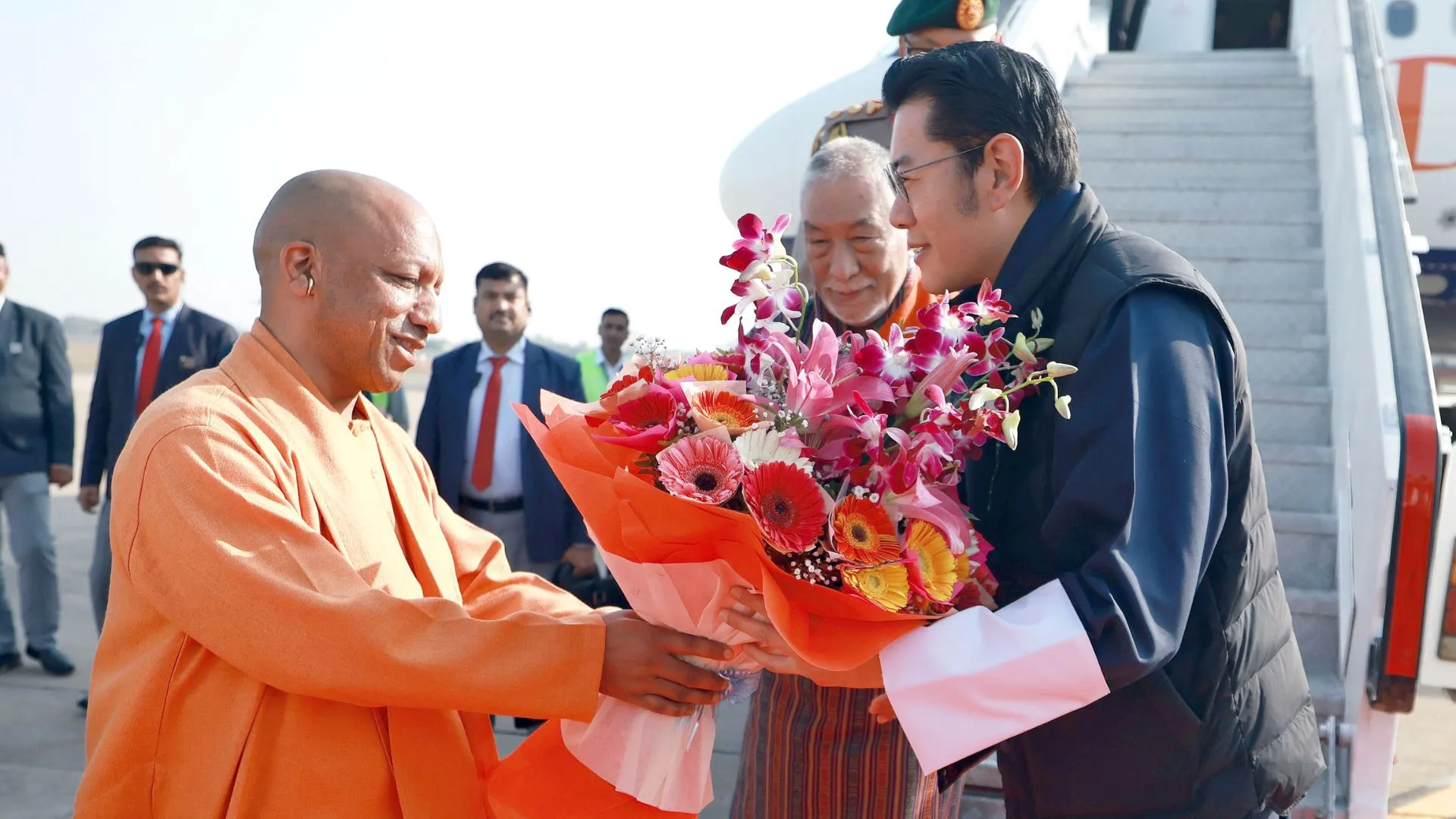 UP CM Yogi Adityanath Greets Bhutan’s King in Lucknow | Watch