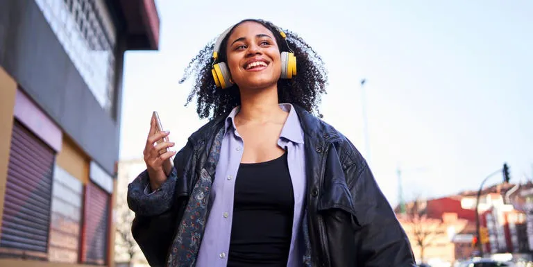 Are Noise-Cancelling Headphones Harming Your Brain? Here’s What Experts Say