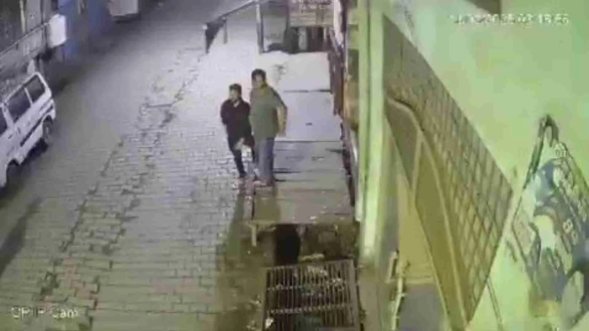 Aligarh Horror: Man Waiting For Sehri , Shot Down By 4 On Bike | WATCH