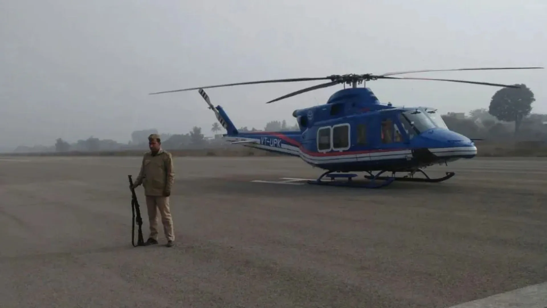 UP CM Yogi Adityanath’s Plane Makes Emergency Landing in Agra Due to Mid-Air Glitch