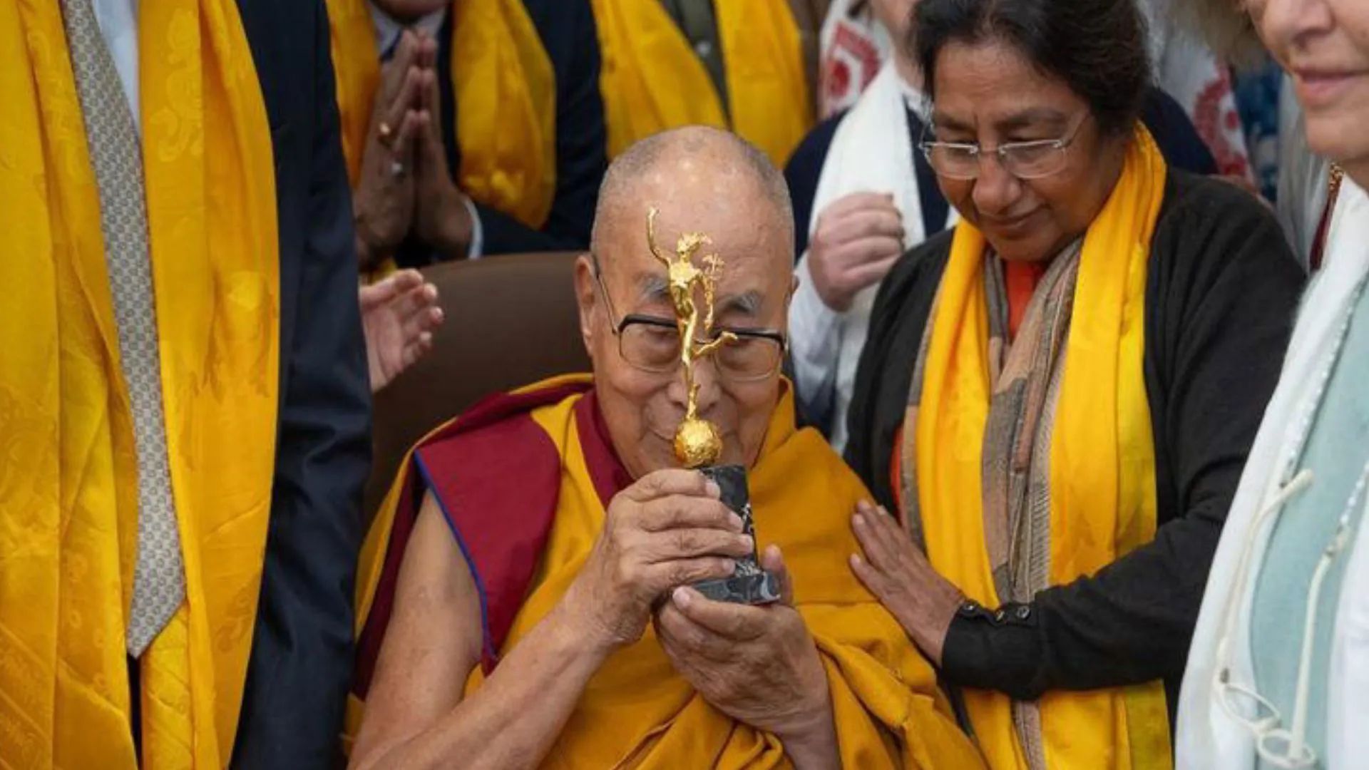 Dalai Lama Receives Gold Mercury Award for Peace and Sustainability