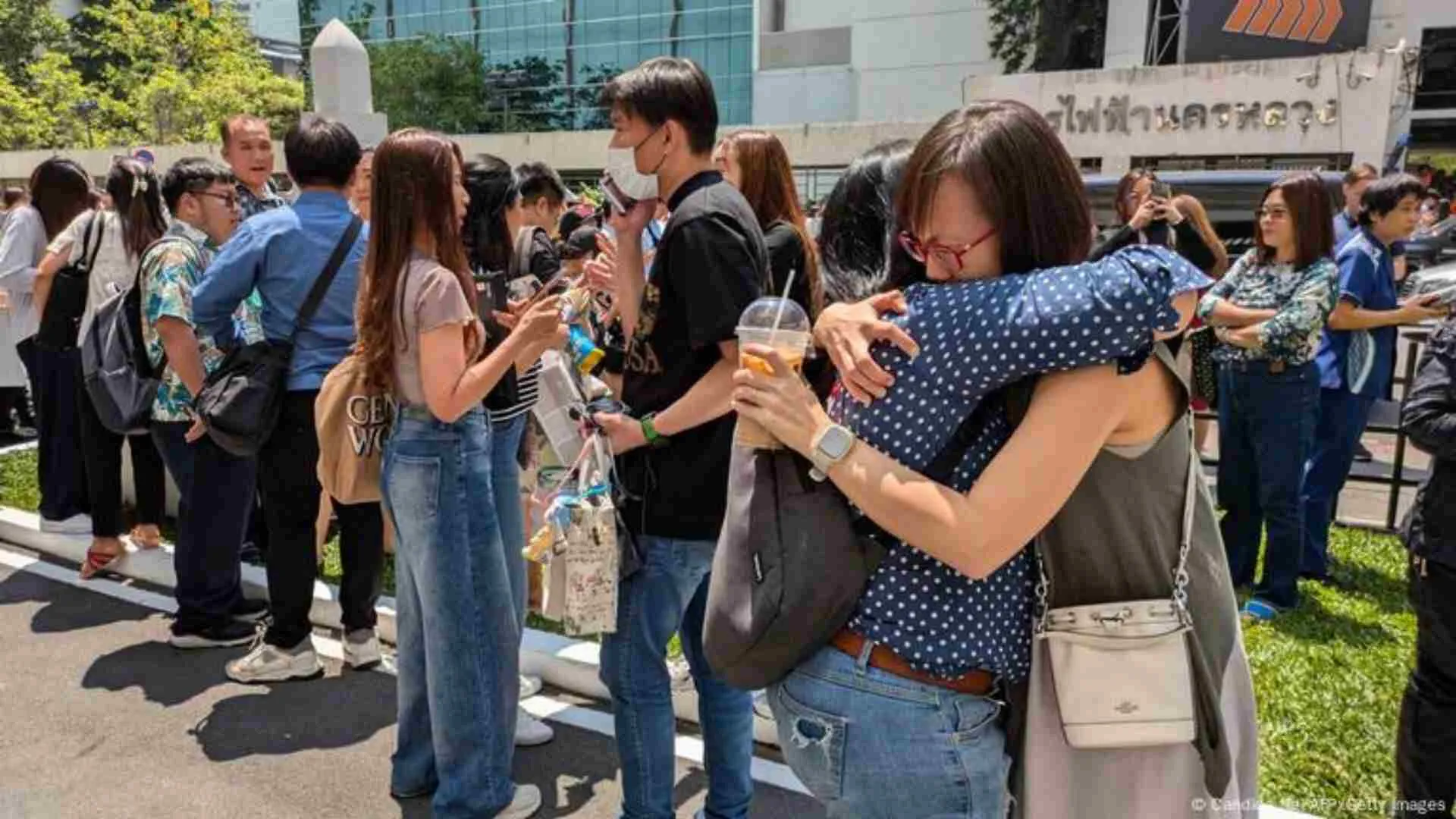 Earthquake Jolts Bangkok: Residents Flee to Streets as Water Spills from Pools | WATCH
