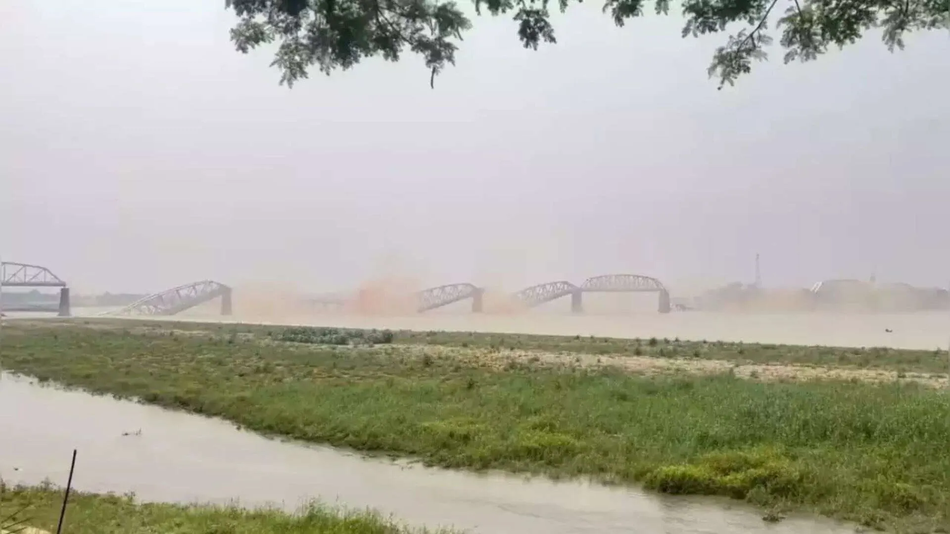 Earthquake Shakes Myanmar, Historic Ava Bridge Collapses | WATCH