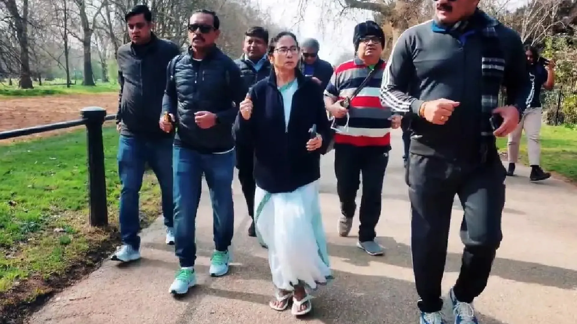 Saree, Slippers, & Cardigan: Mamata Banerjee Jogging in London’s Hyde Park | Watch