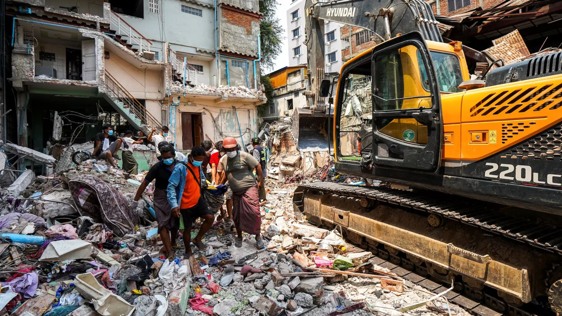 Myanmar Earthquake : Death Toll Hits 1,700 as Mandalay Struggles with Aftermath
