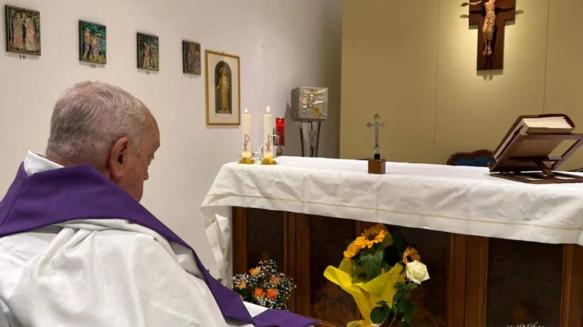 Pope Francis Seen Without Oxygen In First Hospital Photo Amid Health Battle