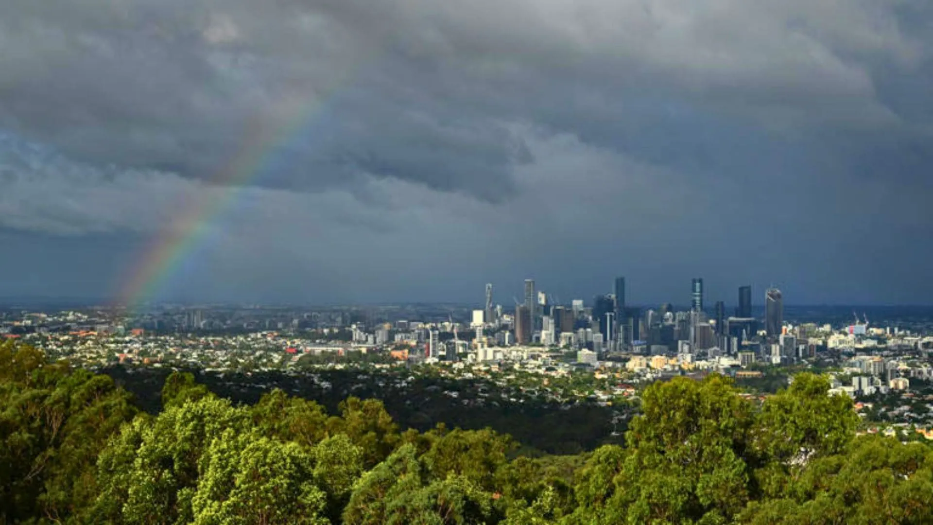 Pseudo-Monsoon Causes Severe Flooding Lashing Australia’s East