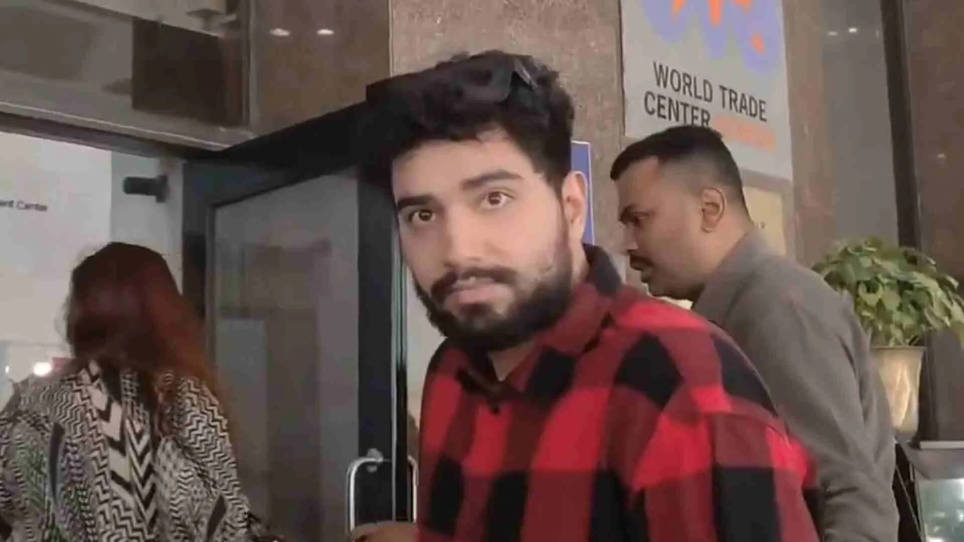 Samay Raina Appears Before Maharashtra Cyber Cell in Controversy Over ‘India’s Got Latent’ | Watch
