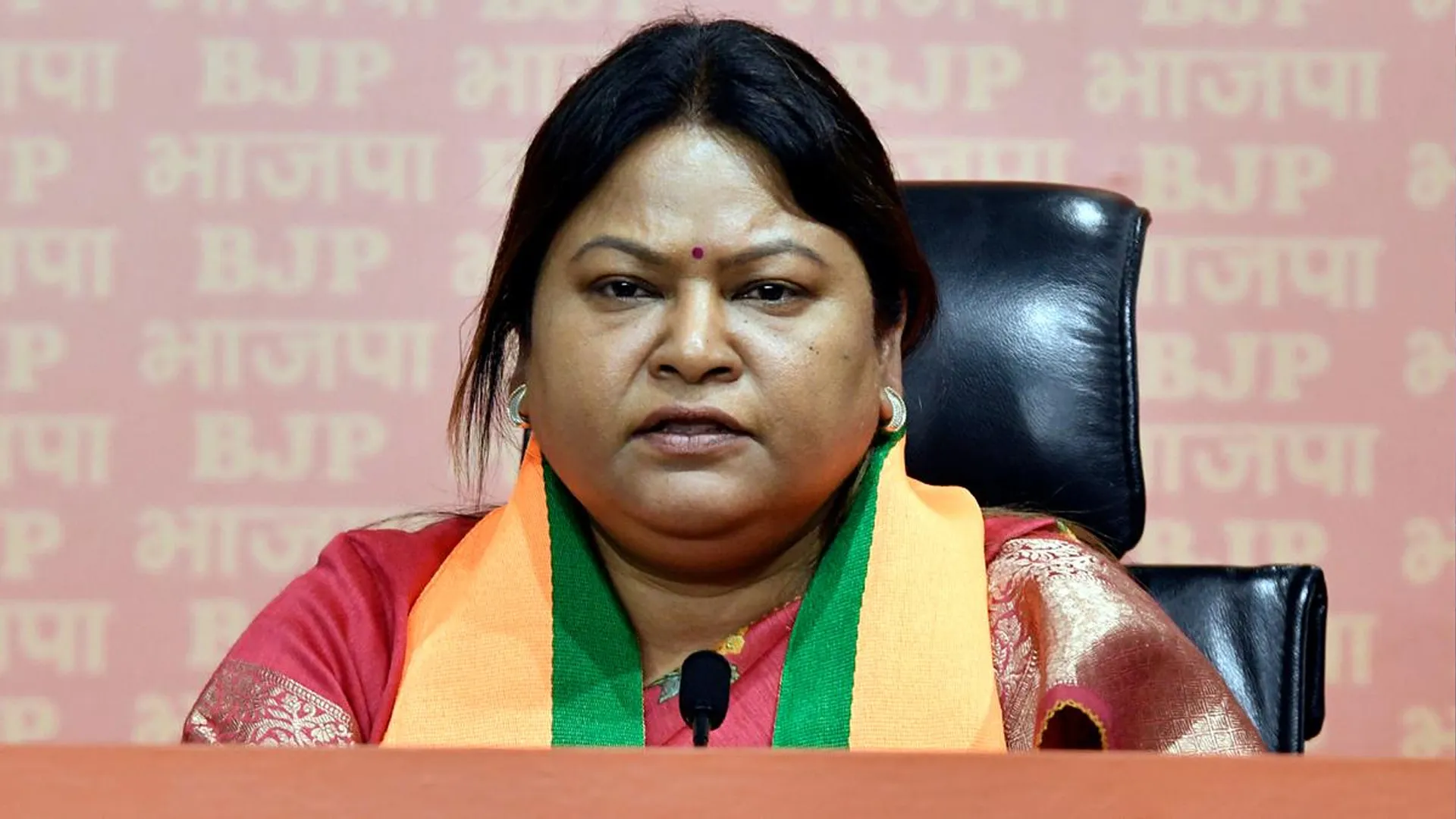 BJP Leader Sita Soren Escapes Gun Attack by Former PA at Dhanbad Hotel