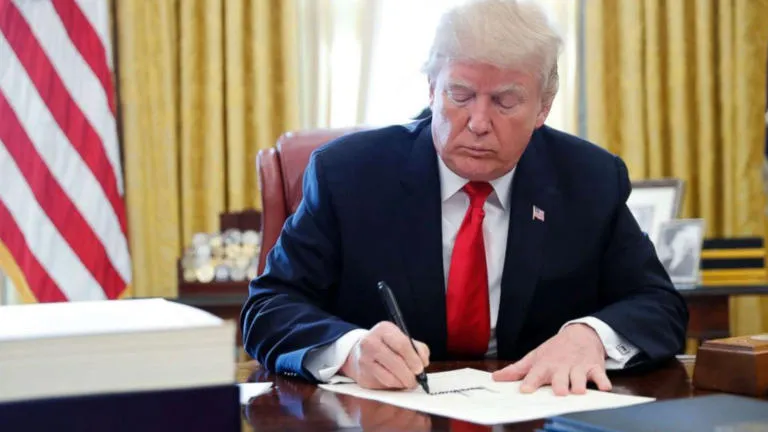Trump Awards Boeing Contract for Next-Gen F-47 Fighter Jet