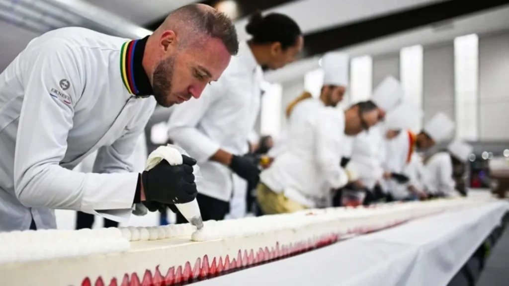 121-Meter Long Strawberry Cake 121-Meter Long Strawberry Cake