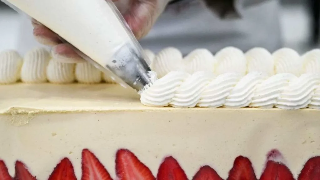 121-Meter Long Strawberry Cake 121-Meter Long Strawberry Cake