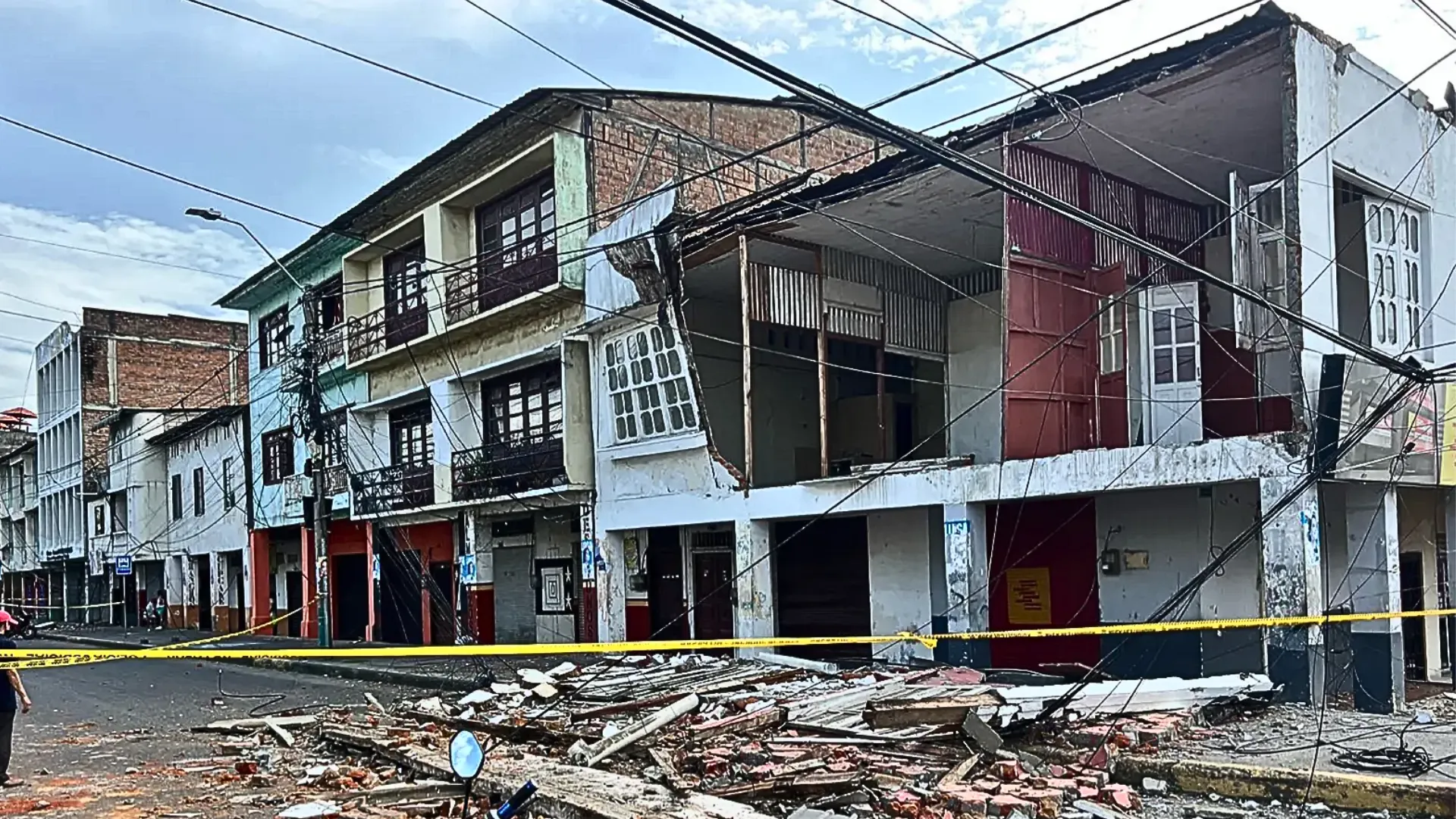 6.3 Magnitude Earthquake Strikes Ecuador’s Pacific Coast, Damages Homes