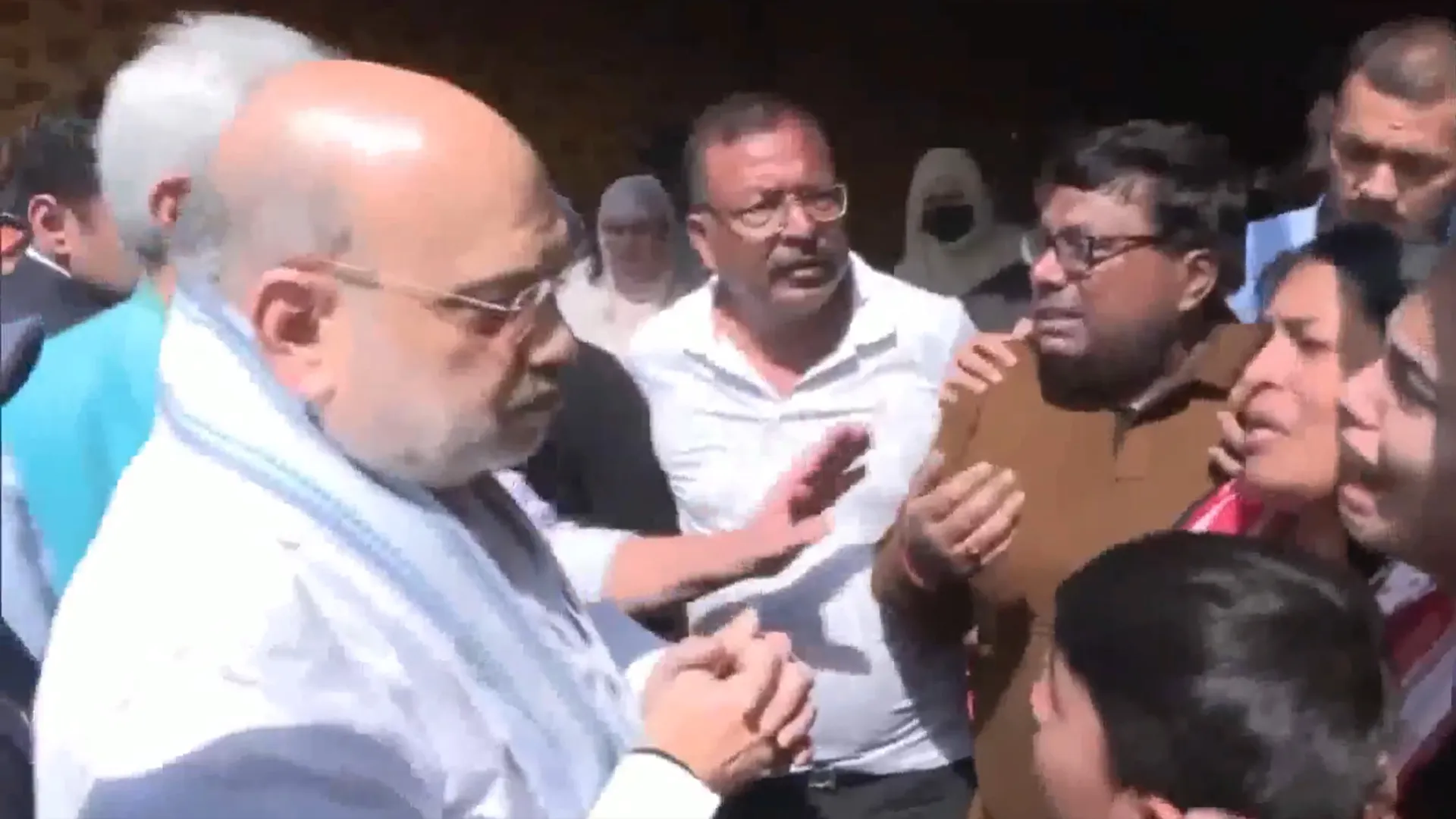 Amit Shah Meets Families of Pahalgam Attack Victims in Srinagar | Watch