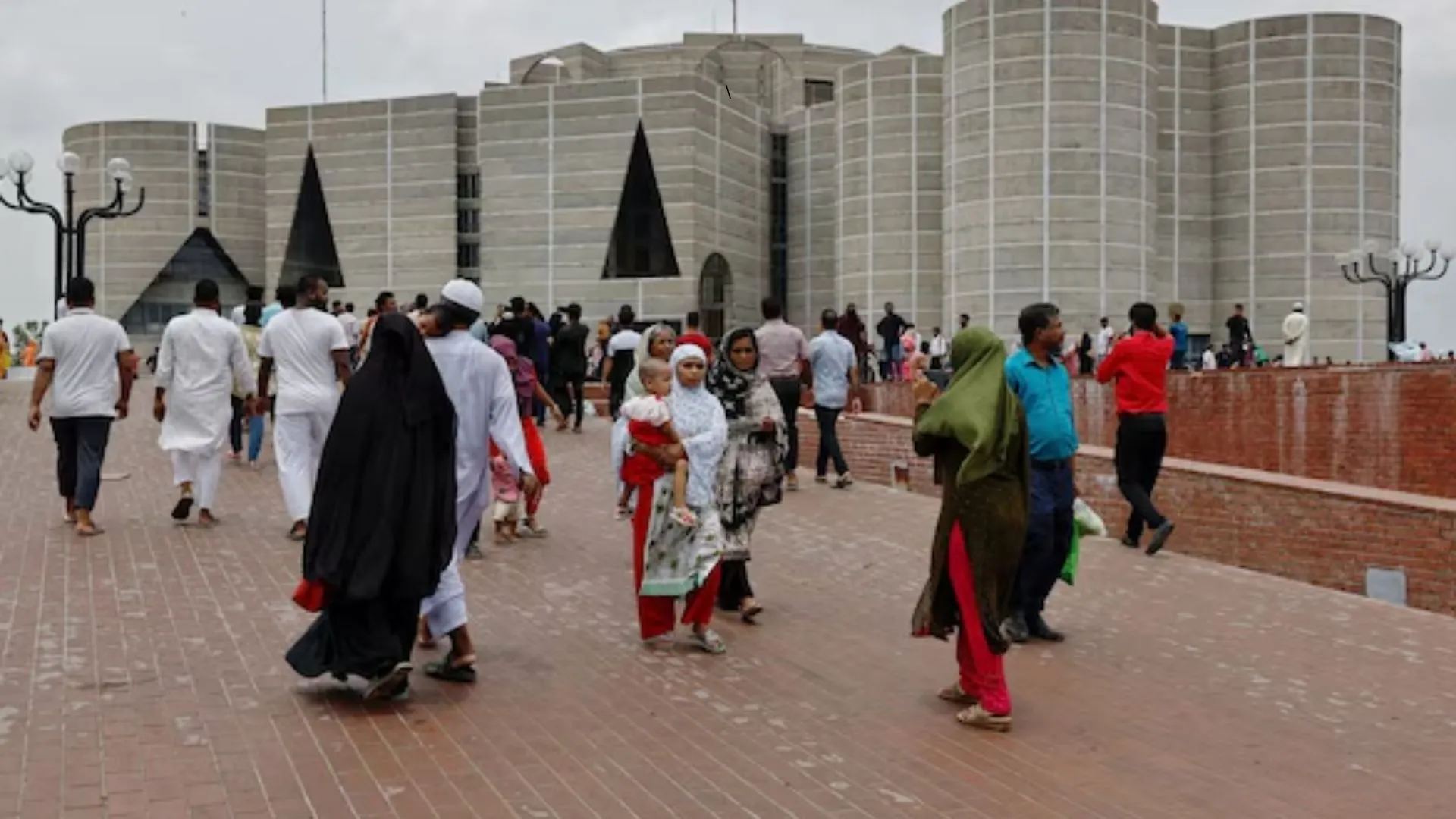 Bangladesh Panel Recommends Doubling Parliament Seats to Strengthen Women’s Role