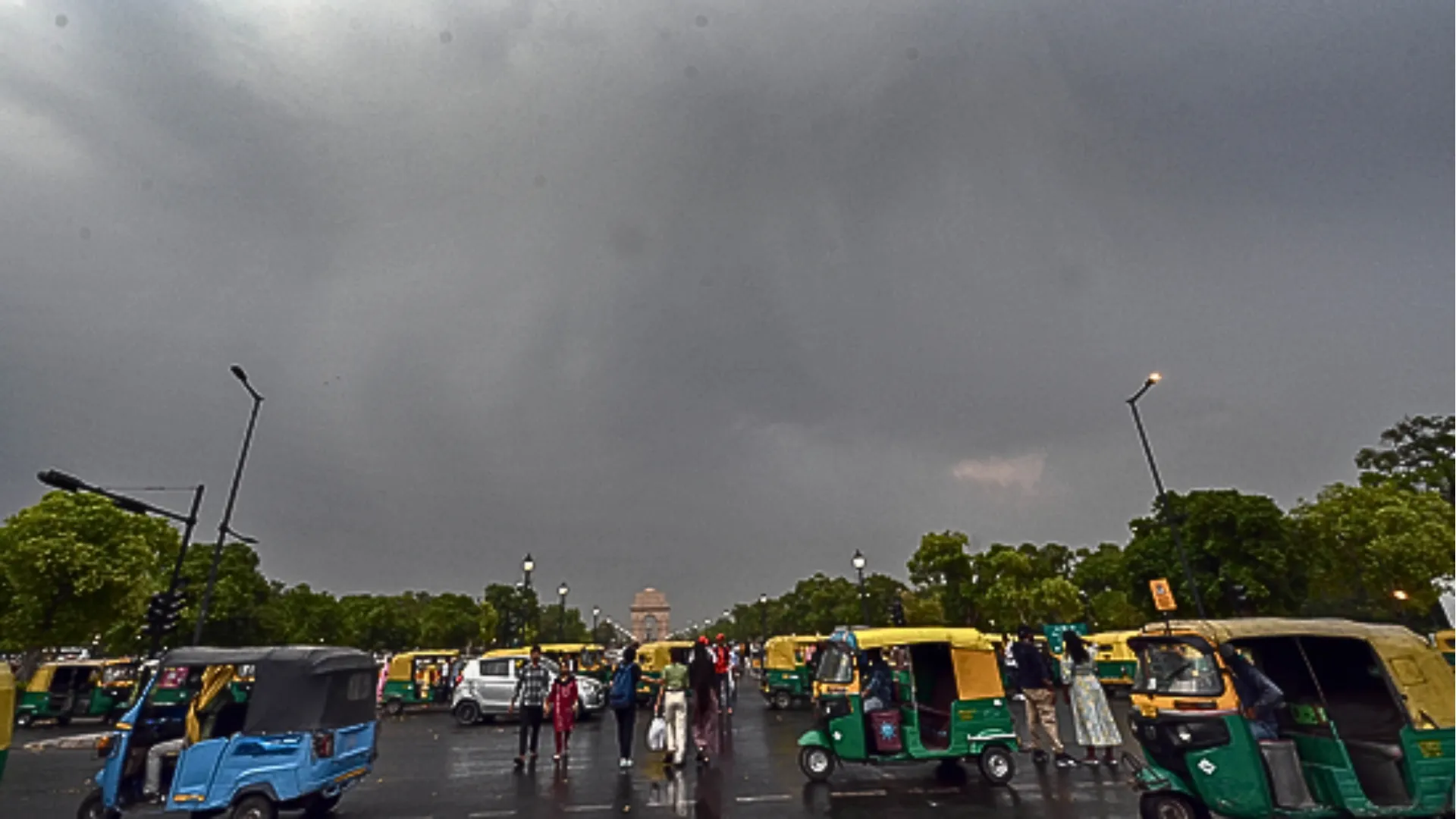 Bihar Lightning Strikes Claim 25 Lives; Delhi Braces for Thunderstorms