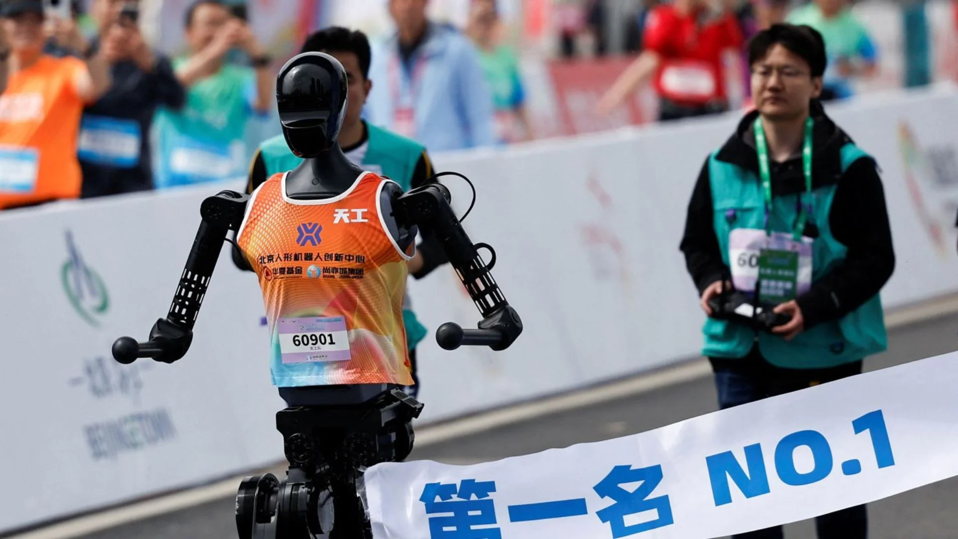 Robots Race Humans In Beijing Half-Marathon, Pushing Limits Of AI And Endurance