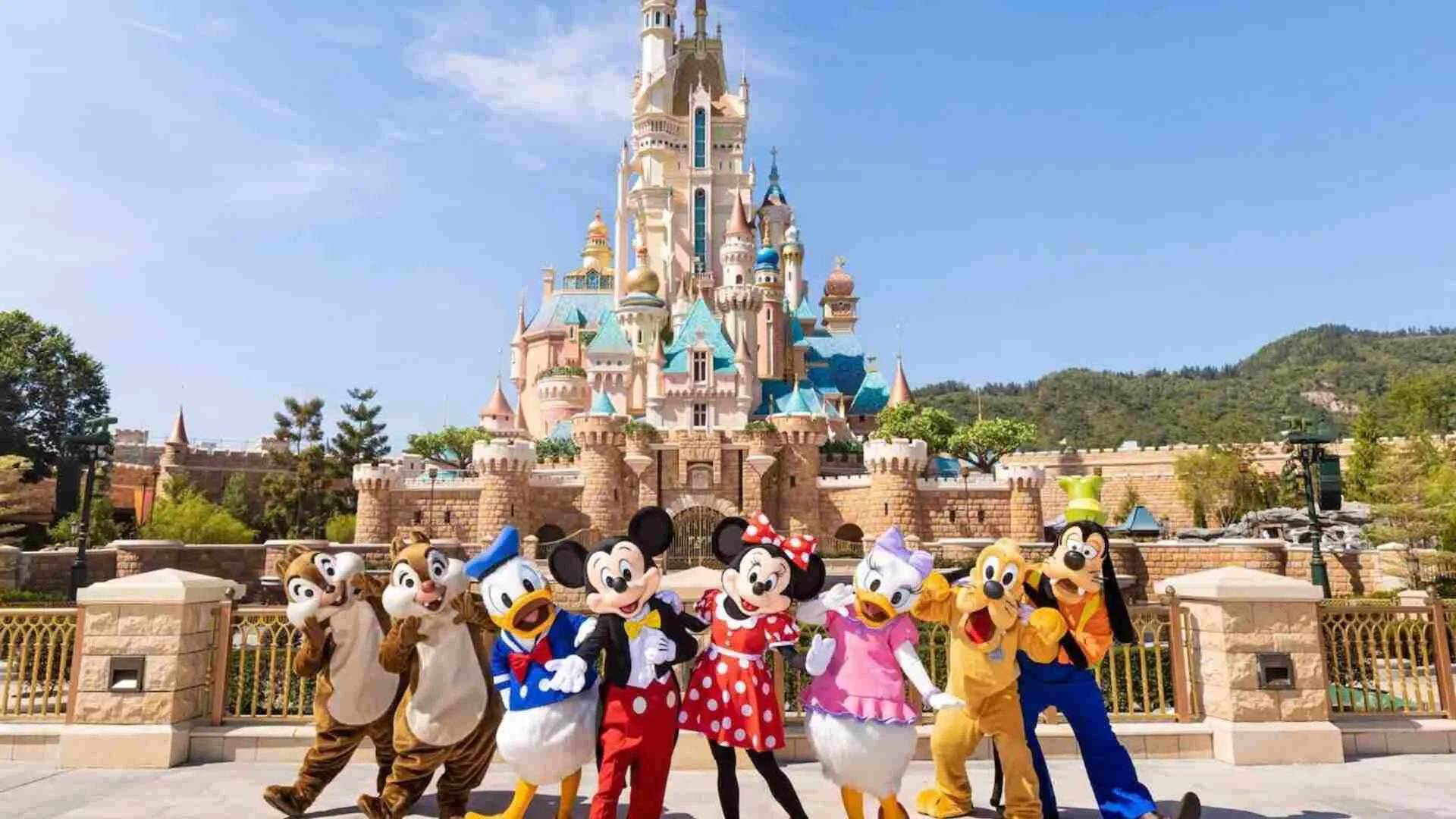 Why Was Hong Kong Disneyland So Empty? Recession or Vacation?
