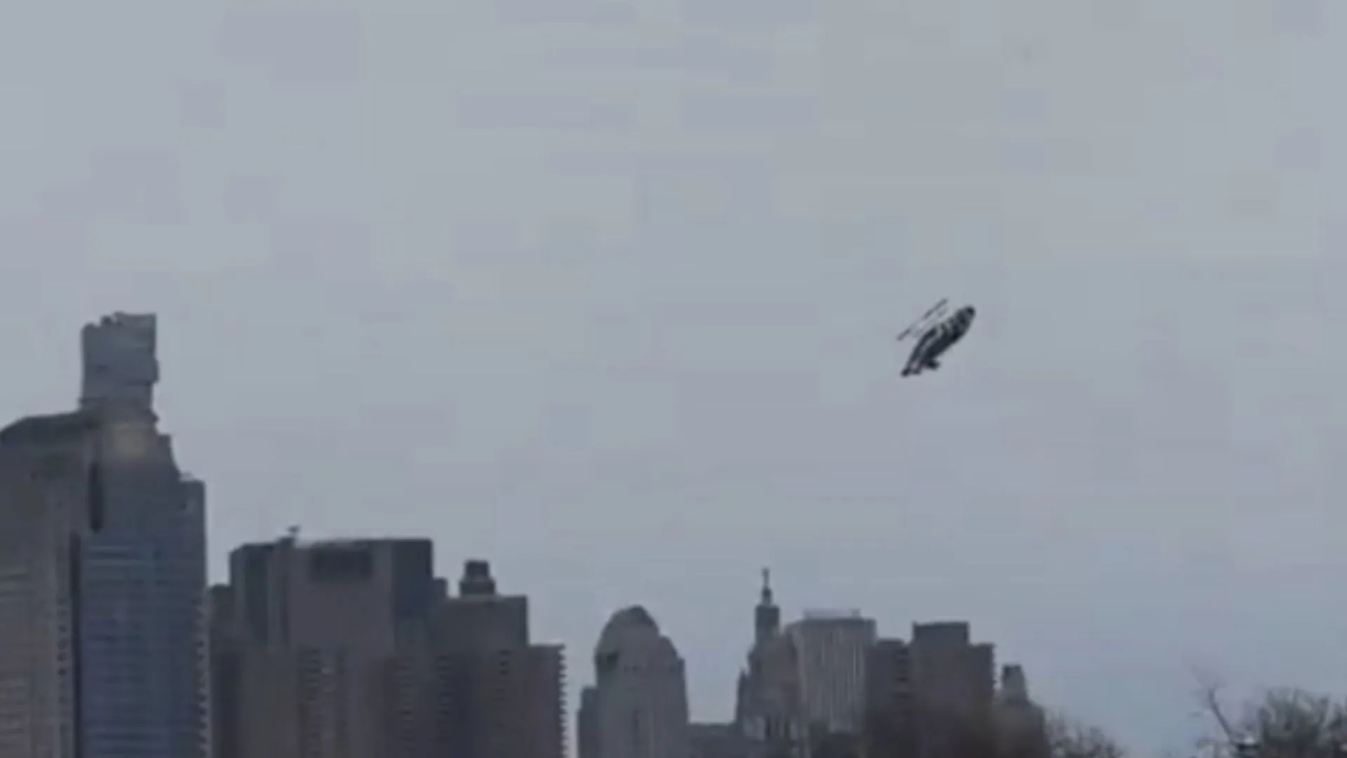 Helicopter Crashes Into Hudson River in New York, Killing 6: Reports