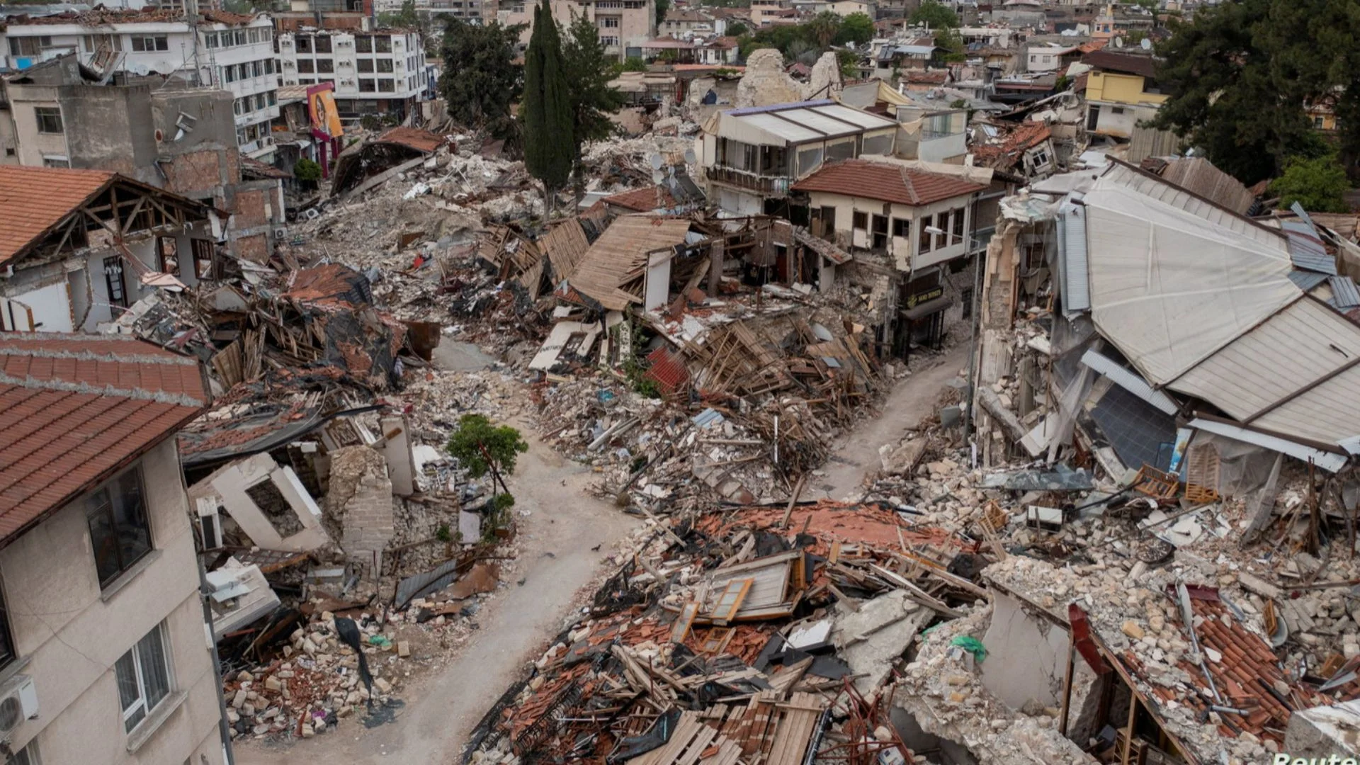 Holiday Horror Averted: Strong 6.2 Magnitude Earthquake Rattles Istanbul